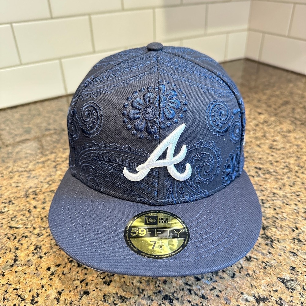 Atlanta Braves New Era 59FIFTY Fitted Hat 7 1/8 Navy Blue Paisley Swirl New